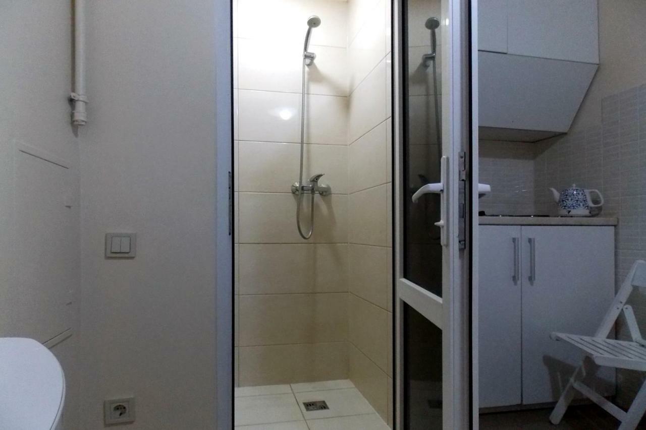 Compact Studio In The City Center Apartman Lviv Kültér fotó