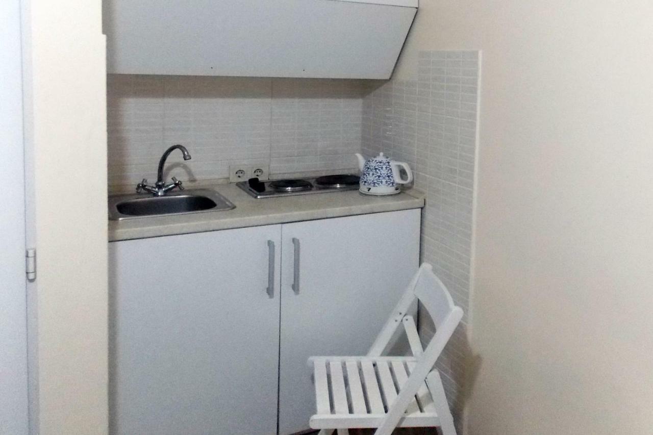 Compact Studio In The City Center Apartman Lviv Kültér fotó